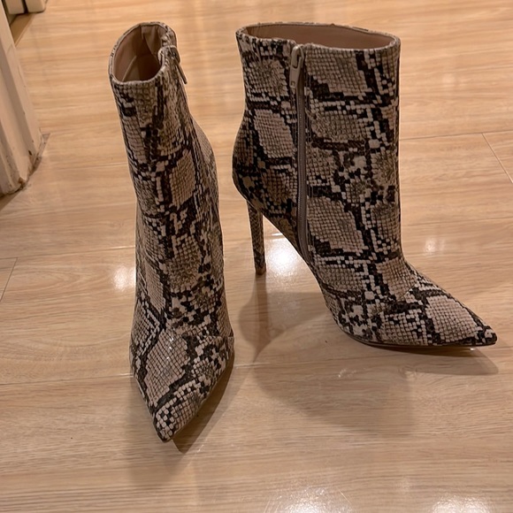 Express Shoes - Express snake print booties